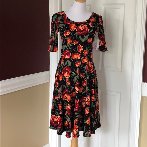 LuLaRoe Nicole - Picture 1 of 3